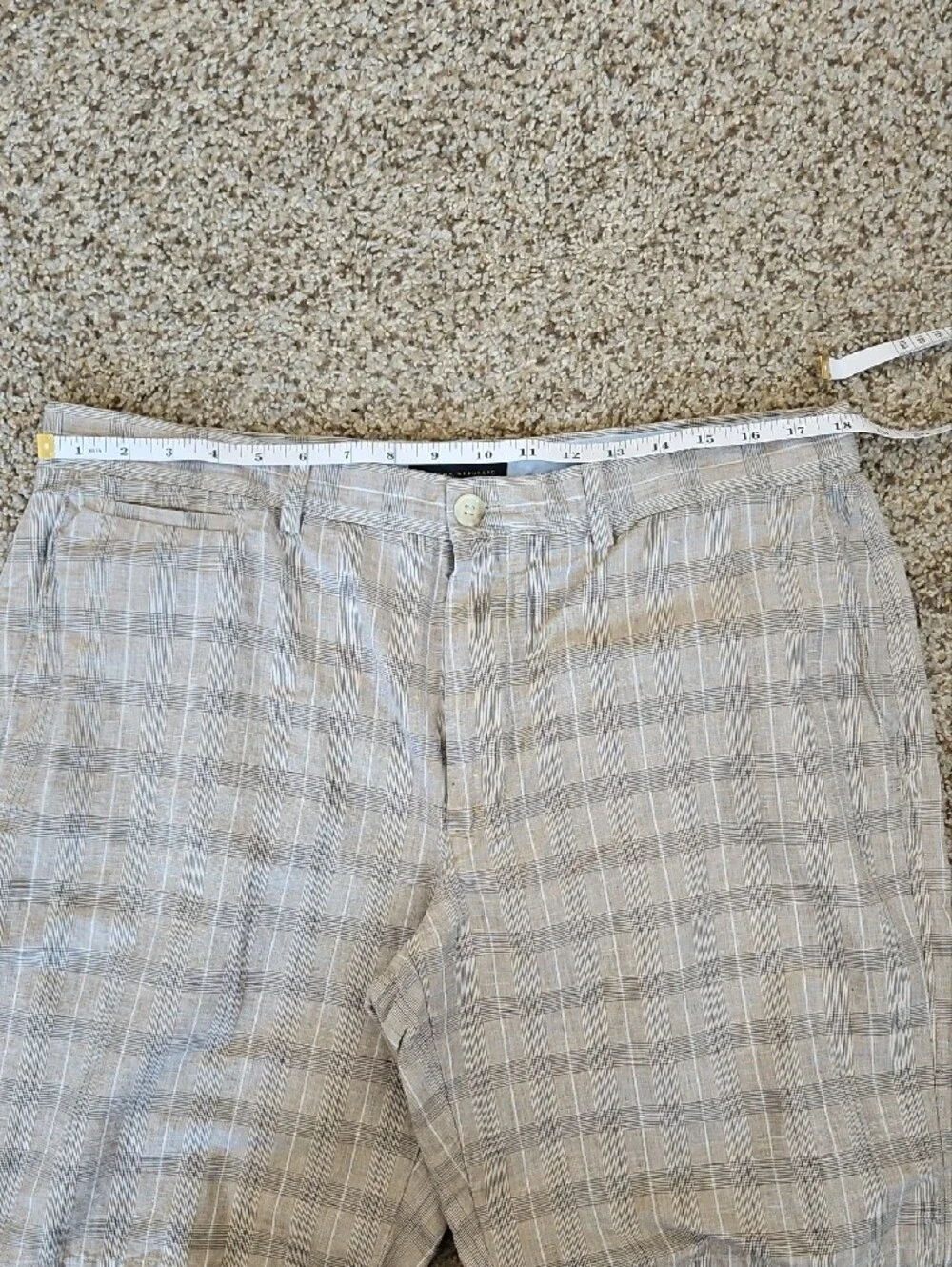 Banana Republic Men's Light Beige Plaid Flat Front Shorts